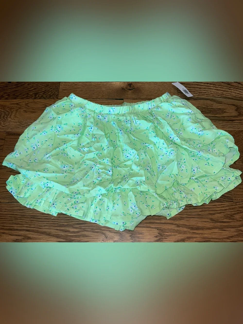 NWT. Old Navy. Printed High Waisted Swing Skort. Green Floral. Size Medium (8).